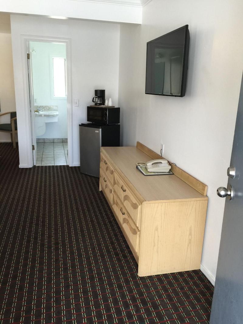 Lark Motel image 8