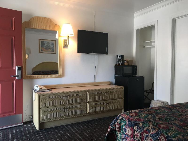 Lark Motel image 9