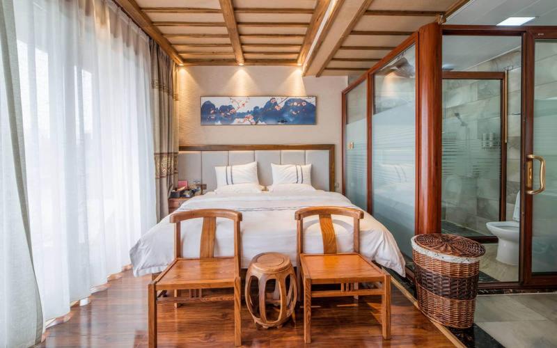 Riverside Boutique Inn 3