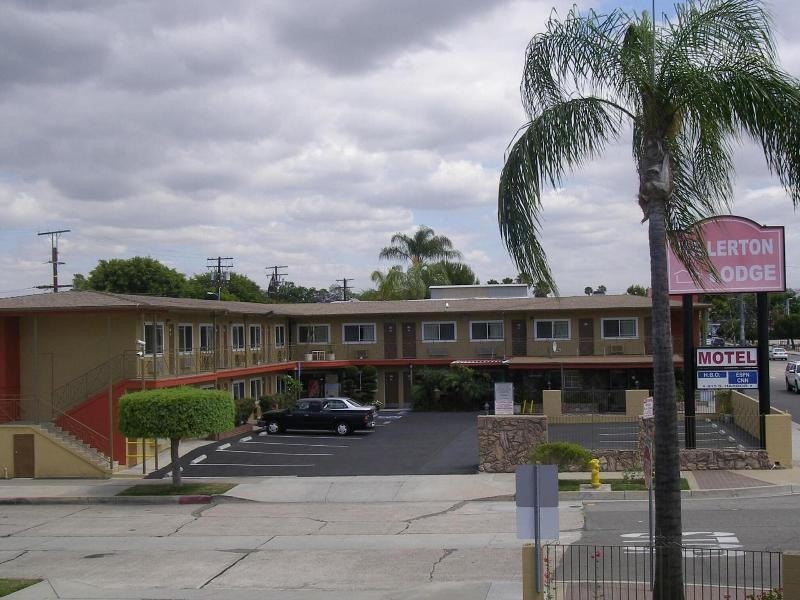 Fullerton Lodge image