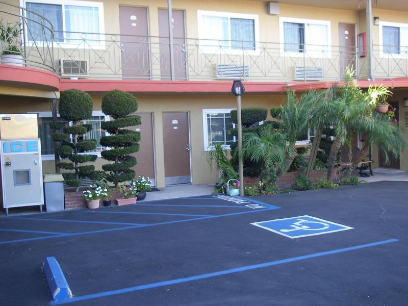 Fullerton Lodge image