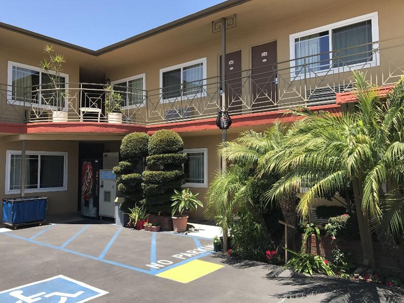Fullerton Lodge image
