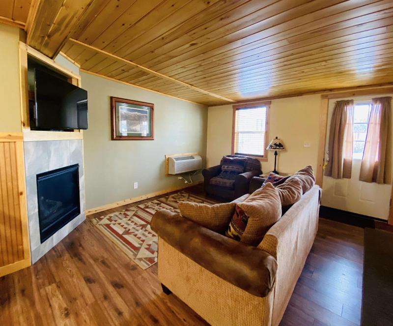 Salida Inn & Monarch Suites image