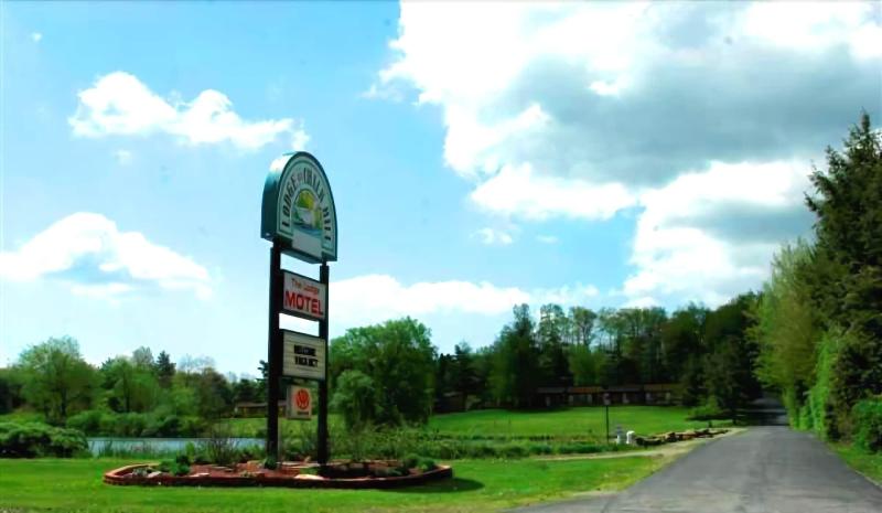 The Lodge At Chalk Hill image