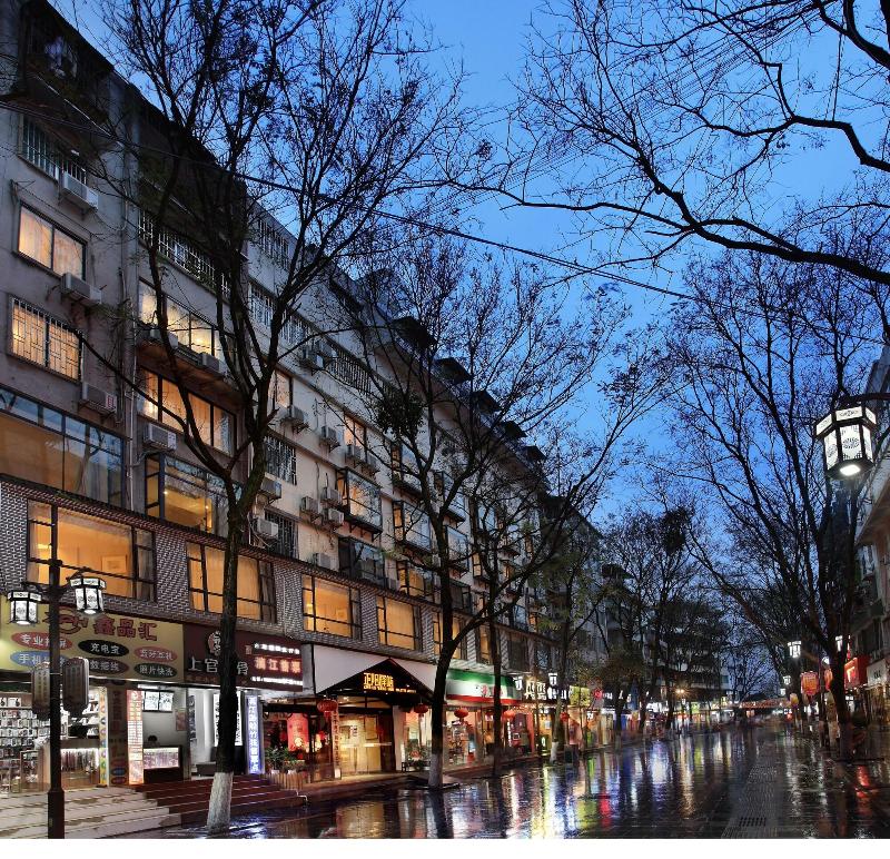 Zhengyang City Center Family Inn image