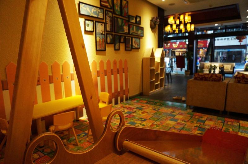 Zhengyang City Center Family Inn image