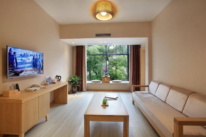 Zhengyang City Center Family Inn image