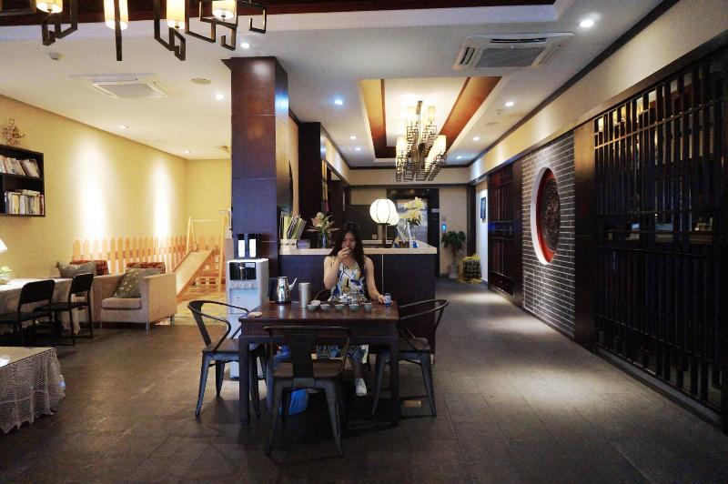 Zhengyang City Center Family Inn image