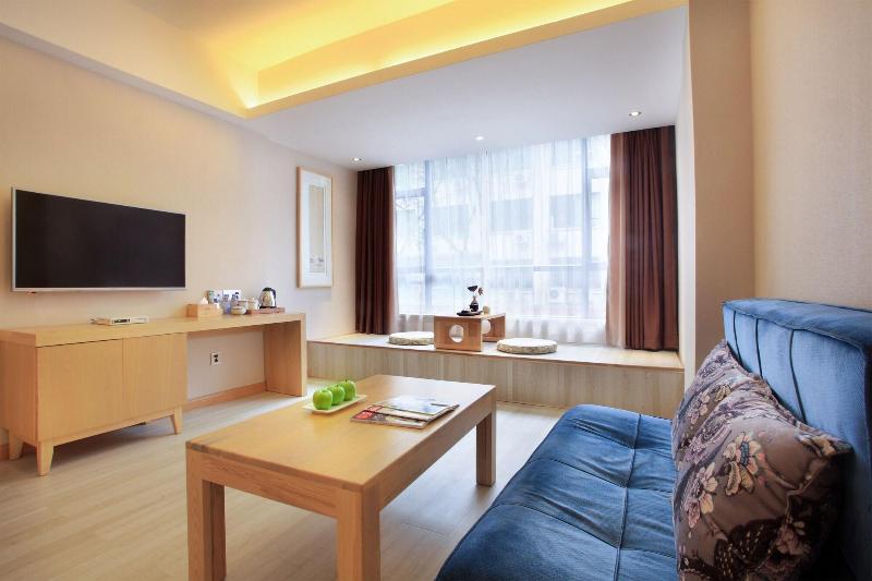 Zhengyang City Center Family Inn image