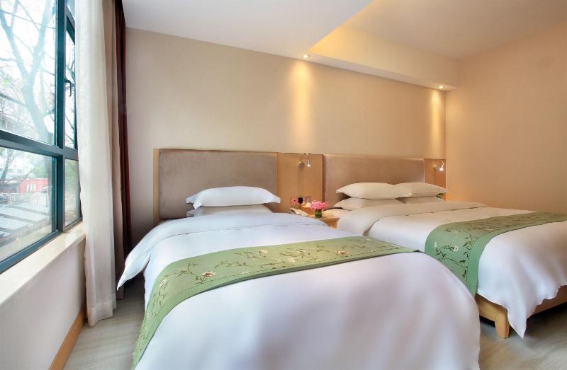 Zhengyang City Center Family Inn image