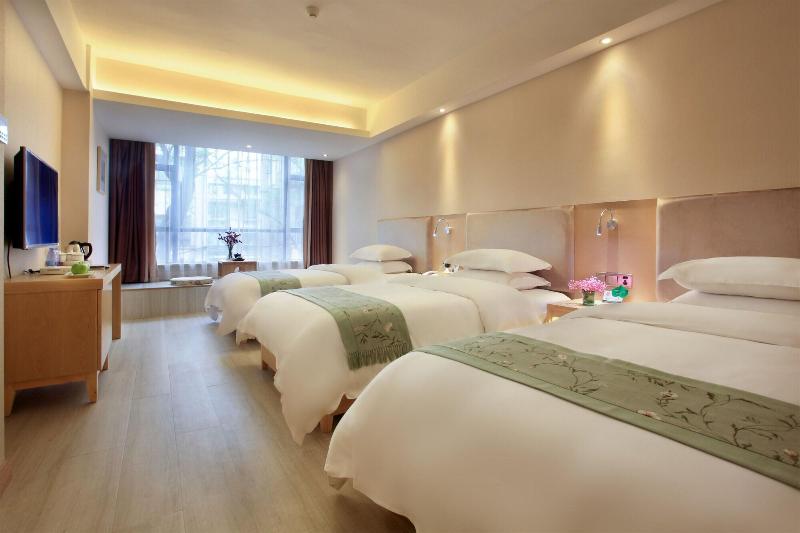 Zhengyang City Center Family Inn image