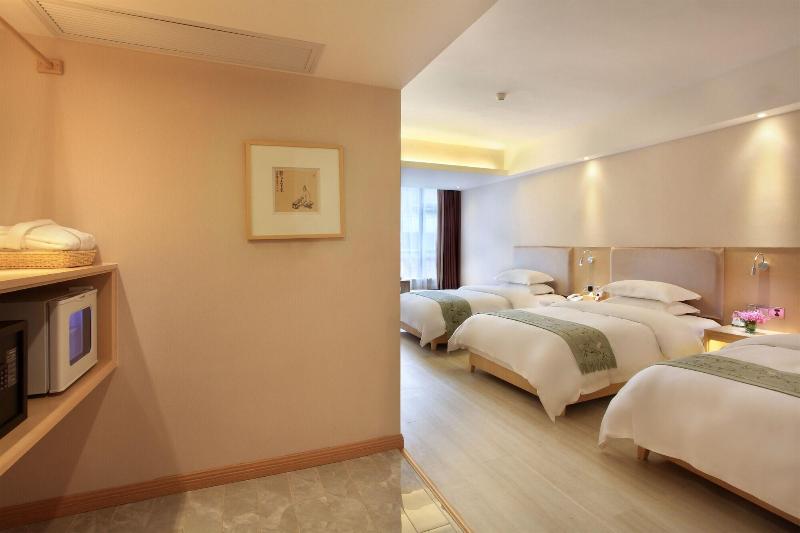 Zhengyang City Center Family Inn image
