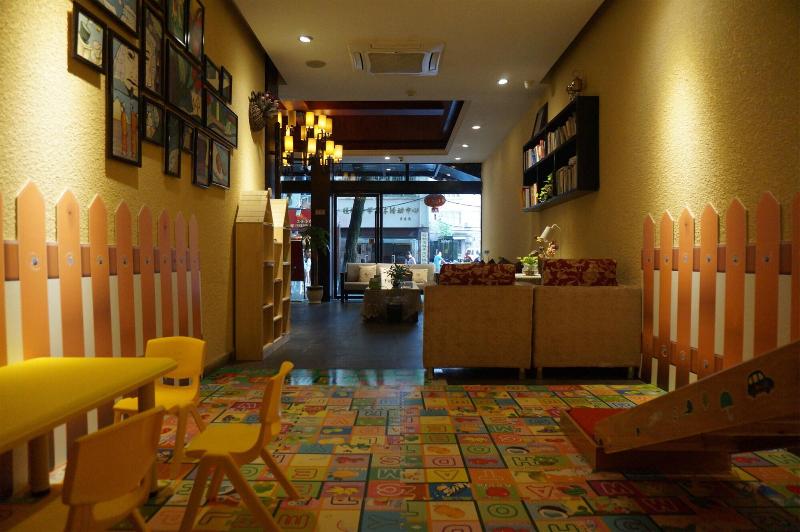 Zhengyang City Center Family Inn image