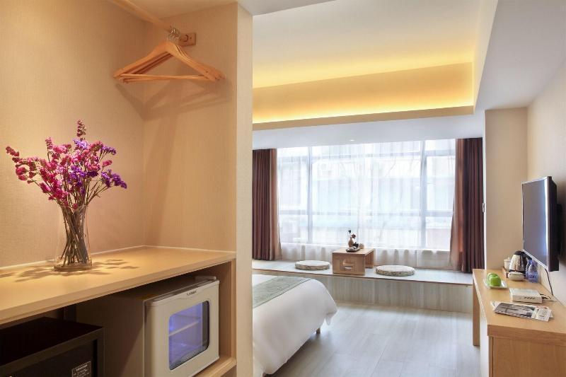 Zhengyang City Center Family Inn image