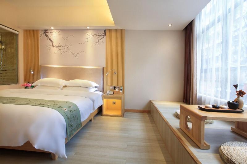 Zhengyang City Center Family Inn image