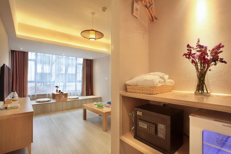 Zhengyang City Center Family Inn image