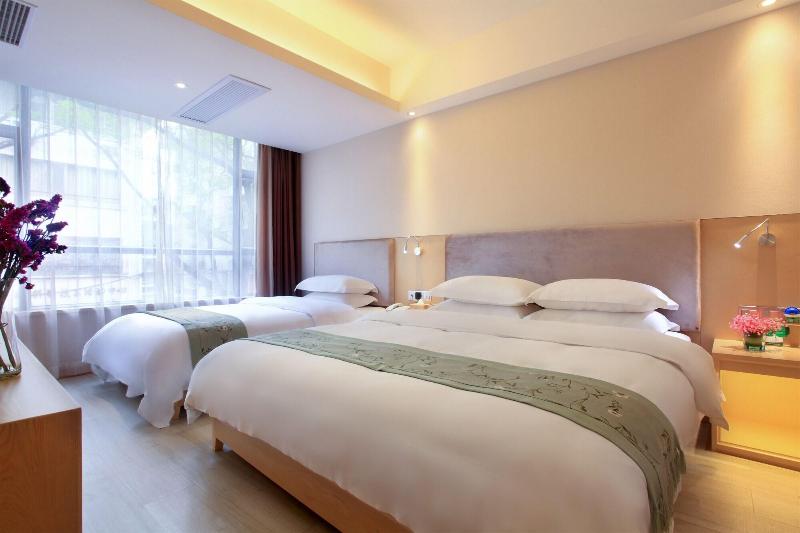 Zhengyang City Center Family Inn image