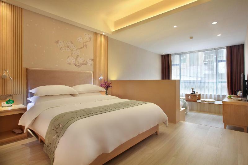 Zhengyang City Center Family Inn image