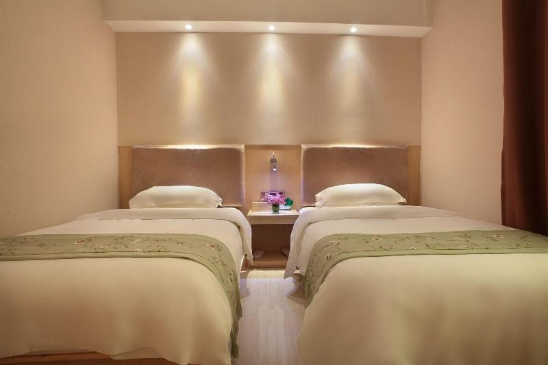 Zhengyang City Center Family Inn image
