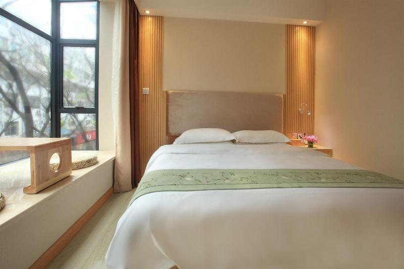 Zhengyang City Center Family Inn image