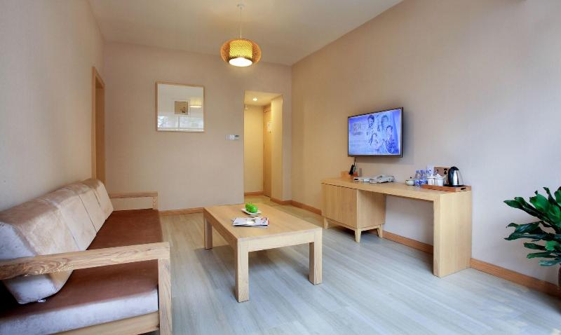 Zhengyang City Center Family Inn image