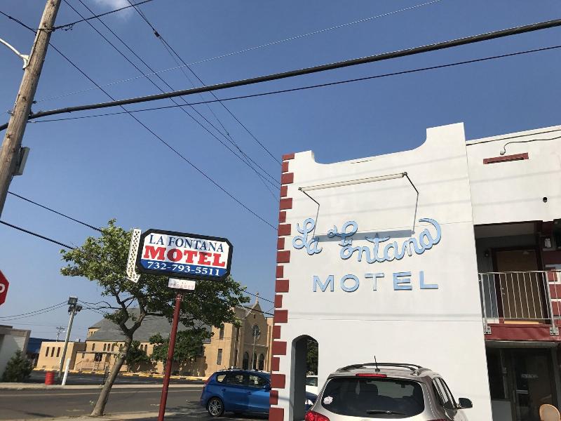 La Fontana Motel image