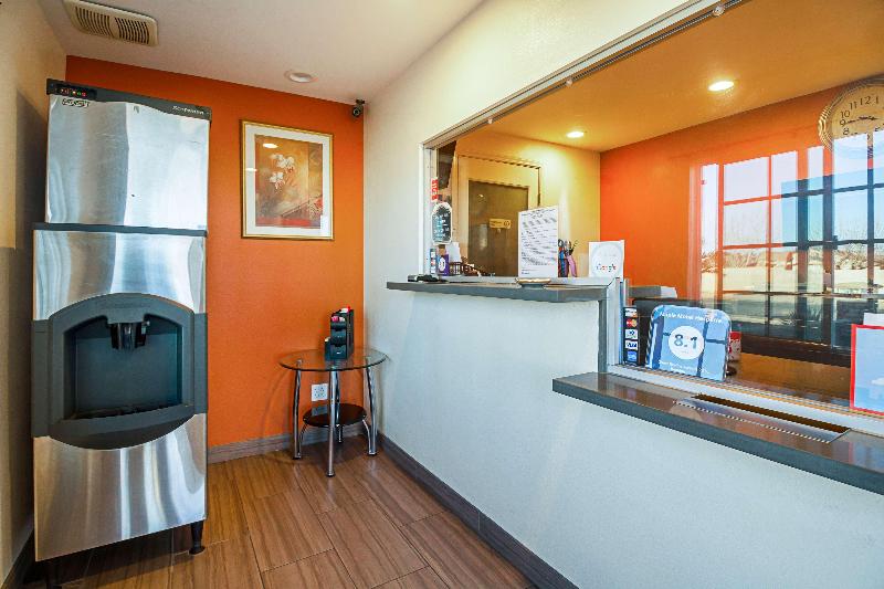 Motel 6 Hesperia, CA - East image