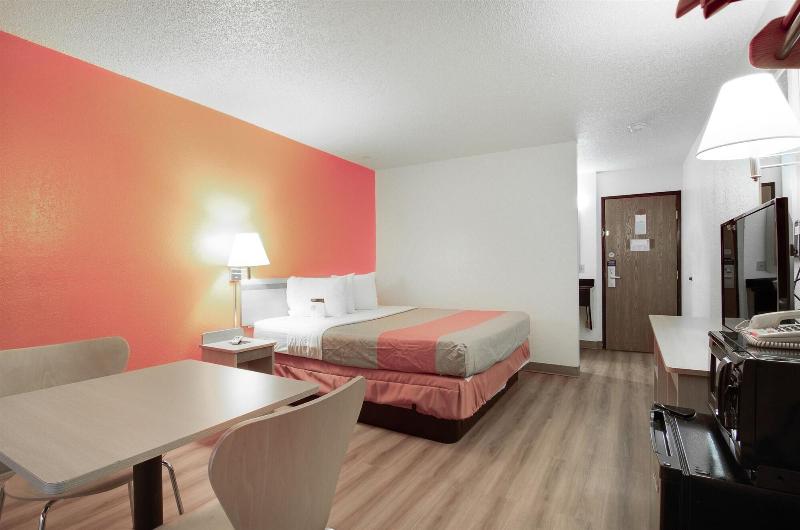 Motel 6 Colby, KS image