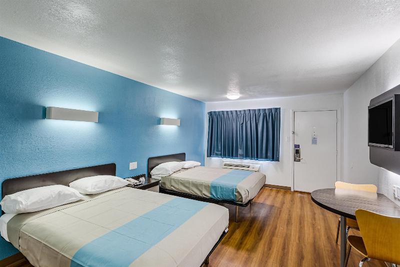 Motel 6 Fort Worth, TX - Convention Center image