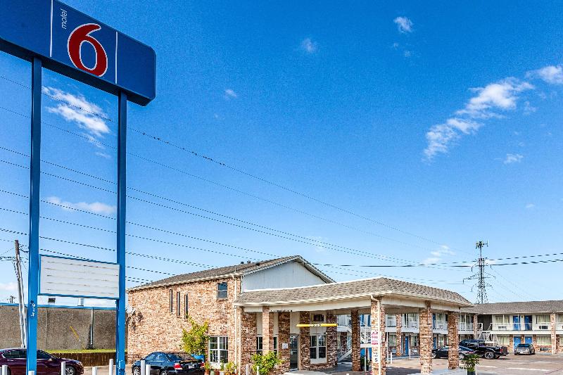 Motel 6 Fort Worth, TX - Convention Center image
