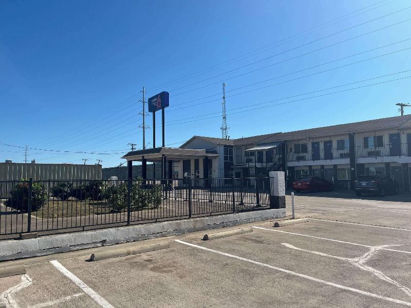 Motel 6 Fort Worth, TX - Convention Center image