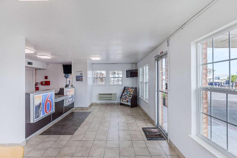 Motel 6 Fort Worth, TX - Convention Center image