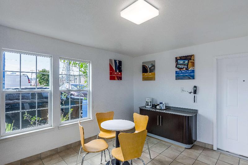 Motel 6 Fort Worth, TX - Convention Center image