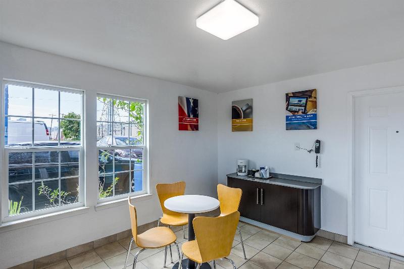 Motel 6 Fort Worth, TX - Convention Center image