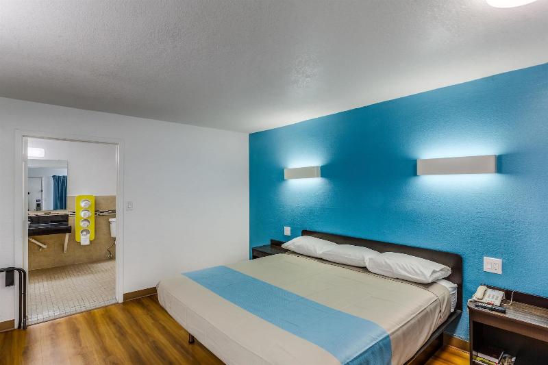 Motel 6 Fort Worth, TX - Convention Center image