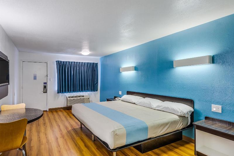 Motel 6 Fort Worth, TX - Convention Center image