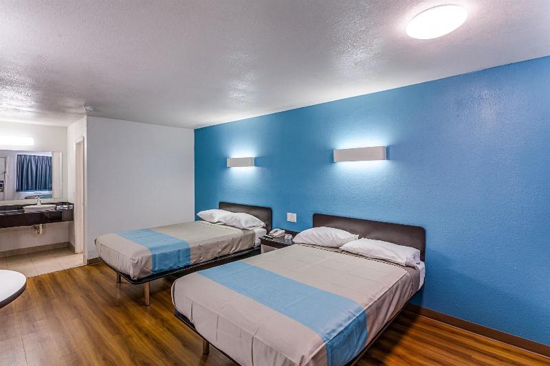 Motel 6 Fort Worth, TX - Convention Center image