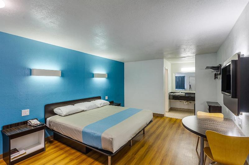 Motel 6 Fort Worth, TX - Convention Center image