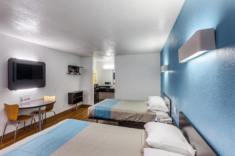 Motel 6 Fort Worth, TX - Convention Center image