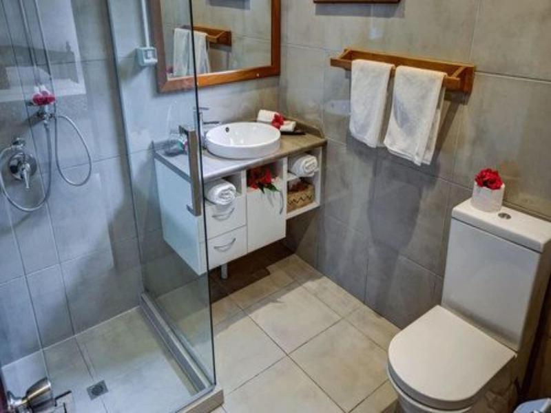 The Seaview Lodge image