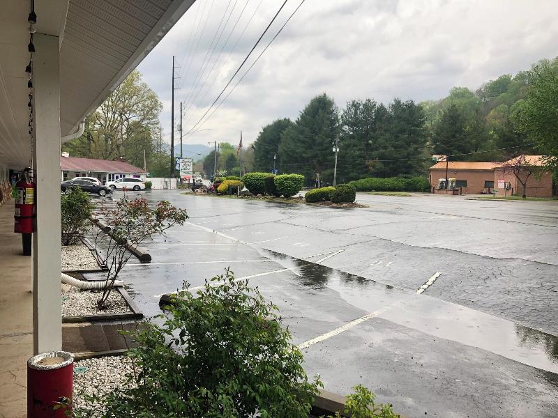 Laurel Park Inn image