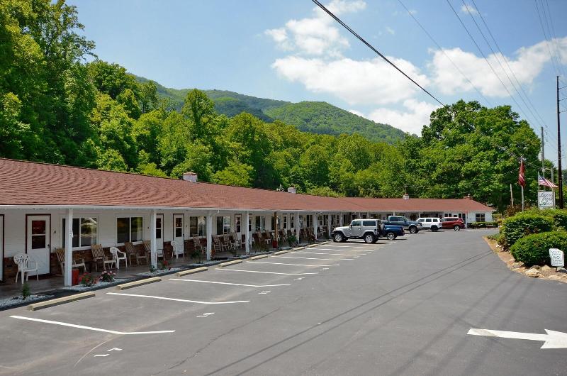 Laurel Park Inn image