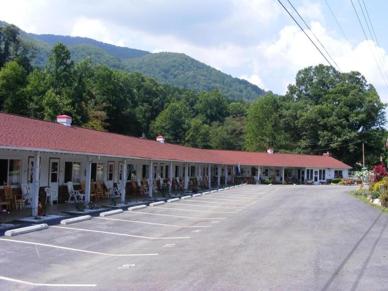 Laurel Park Inn image