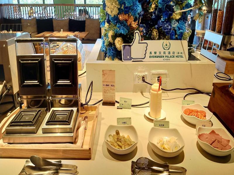 Evergreen Palace Hotel Chiayi image