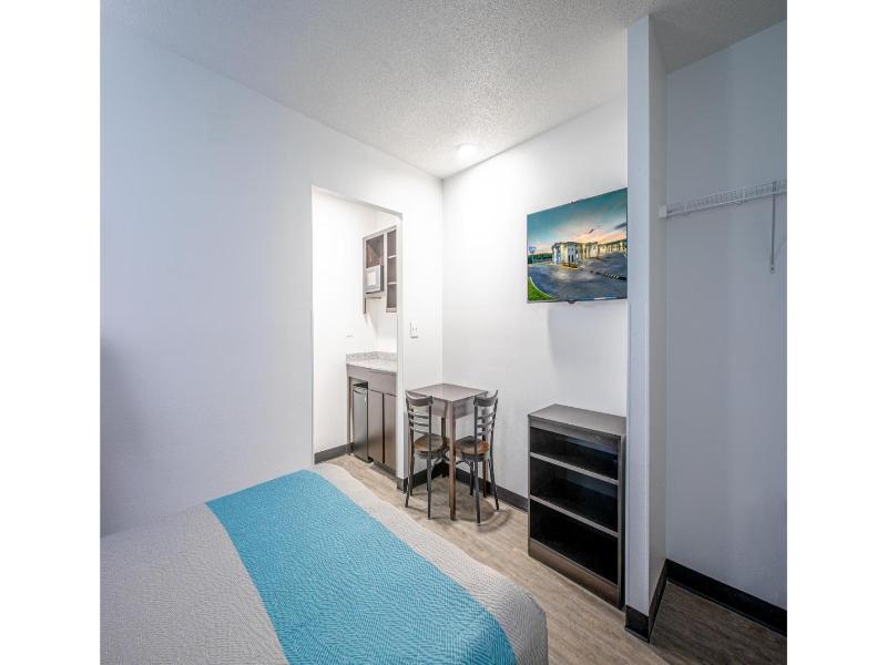 Motel 6 Greenville, Sc - I-85 Near Downtown image