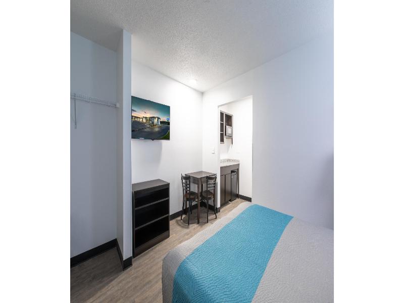 Motel 6 Greenville, Sc - I-85 Near Downtown image