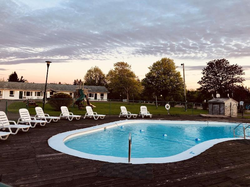 Anne Shirley Motel & Cottages