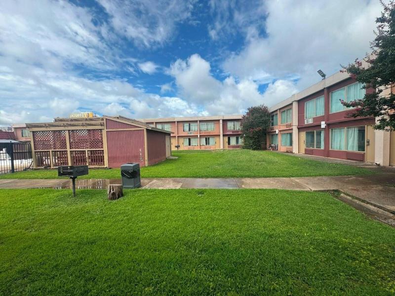 Express Inn & Suites
