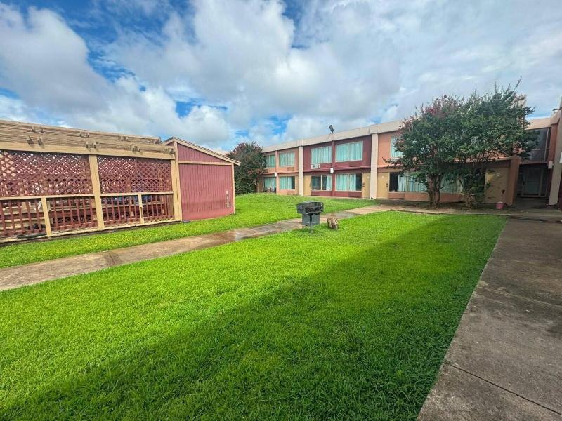 Express Inn & Suites