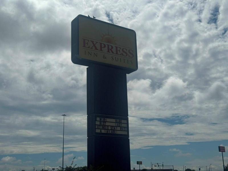 Express Inn & Suites